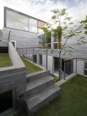 jardin exterior de casa moderna
